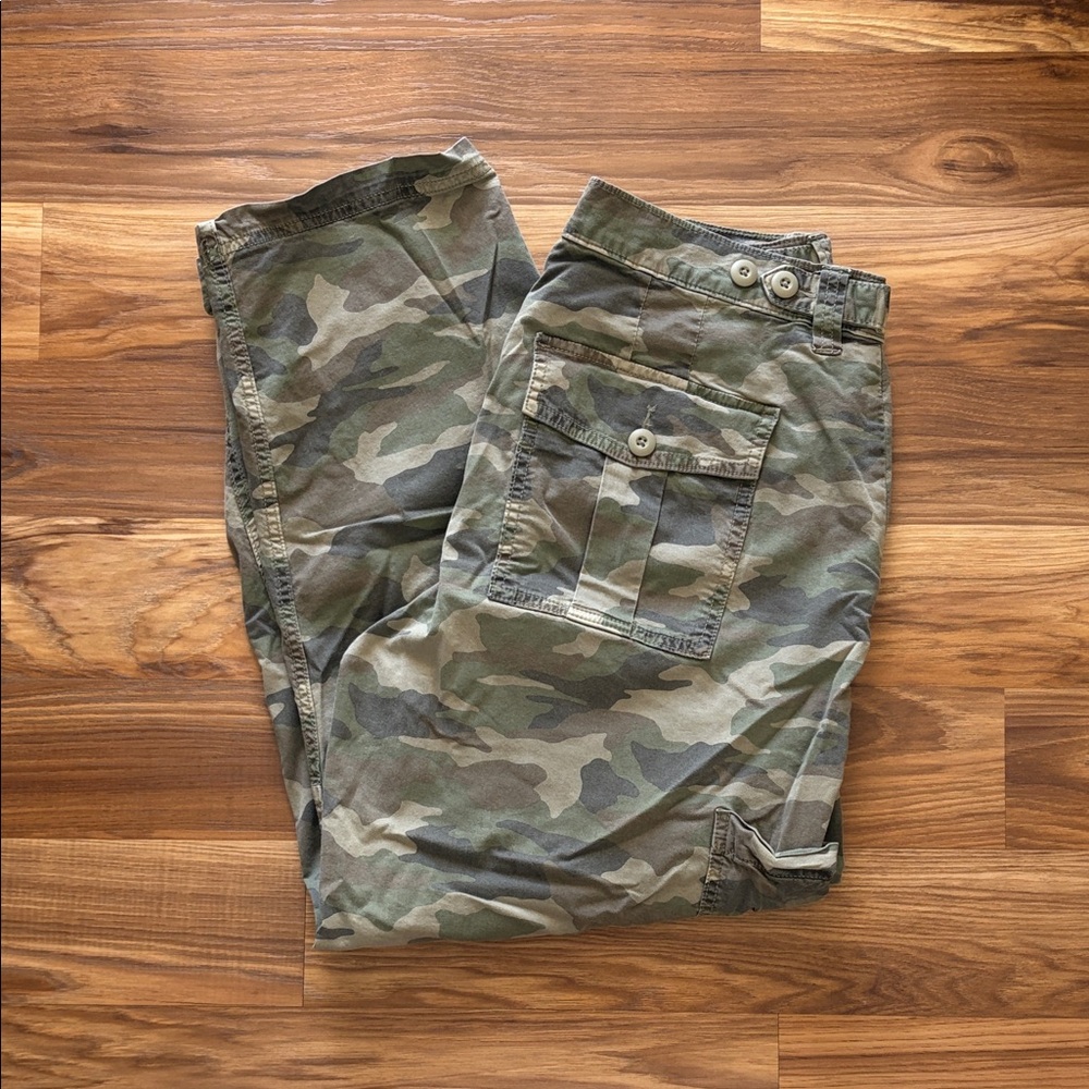 American Eagle Outfitters Camo Barrel Pants - Green/Brown